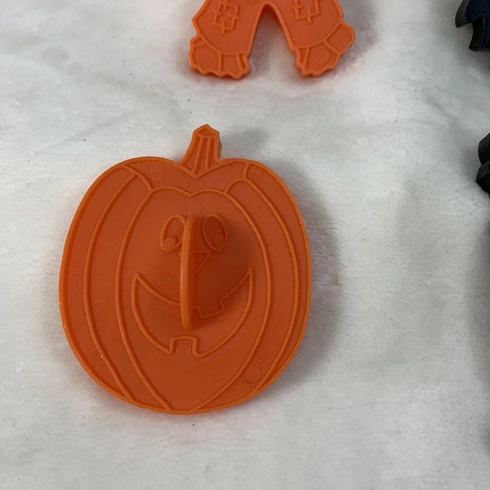 6 Vintage Wilton Halloween Cookie Cutters Cat Pumpkin Witch Skeleton House Grave